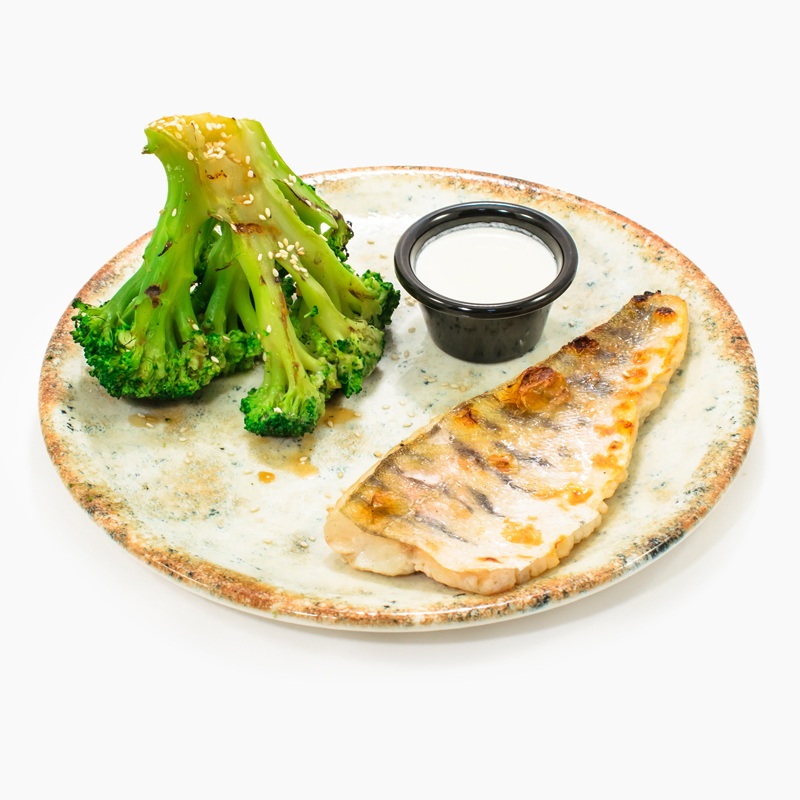 Судак со стейком брокколи 