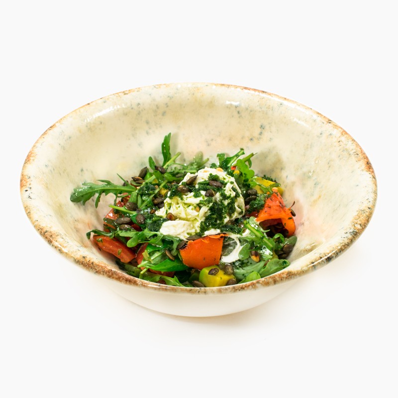 Томаты, страчателла, авокадо 