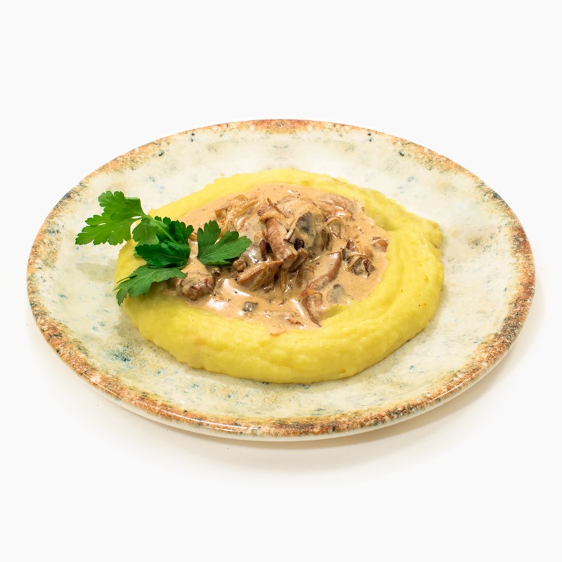 Бефстроганов из индейки с картофельным пюре