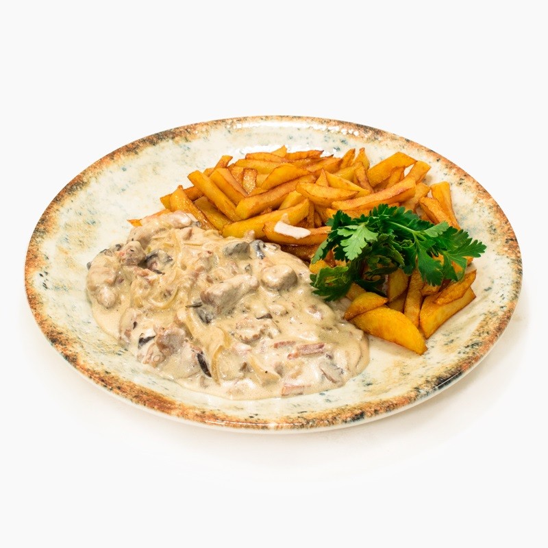 Бефстроганов из индейки с  жареным картофелем