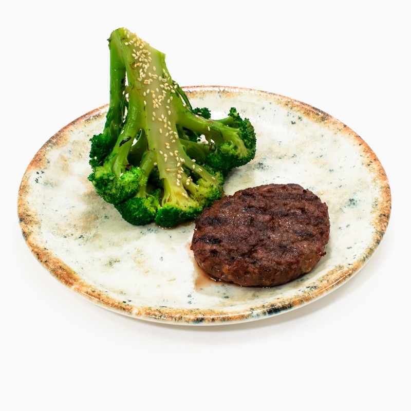 Котлета из мраморной говядины с сыром моцарелла со стейком брокколи